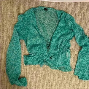 Wild fable cropped blouse size S